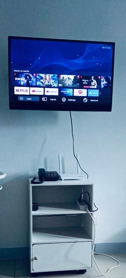 Beacon Makati Condo Free Pool Access Free Wifi 100Mbps & Free Netflix Manila Kültér fotó