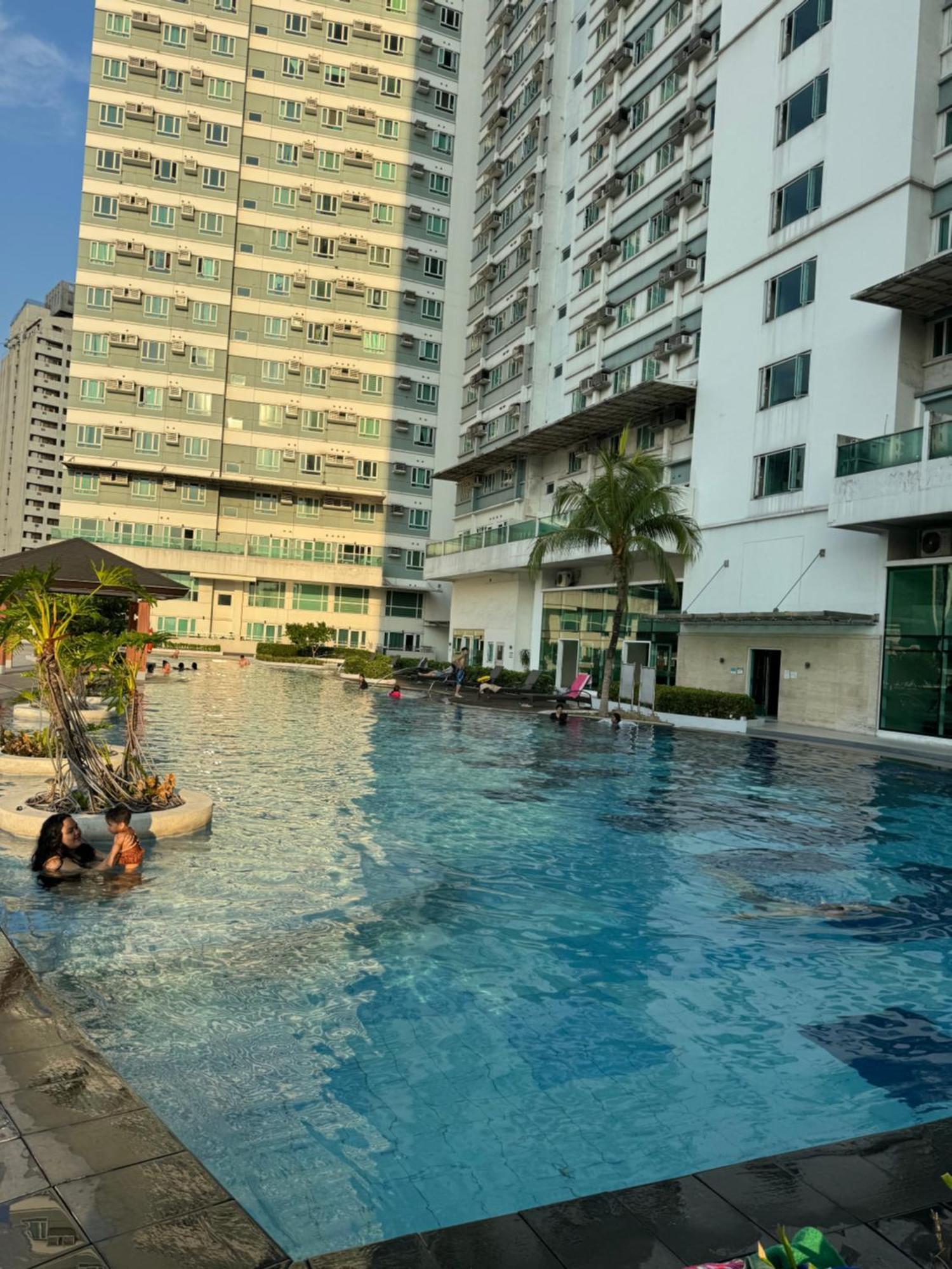 Beacon Makati Condo Free Pool Access Free Wifi 100Mbps & Free Netflix Manila Kültér fotó